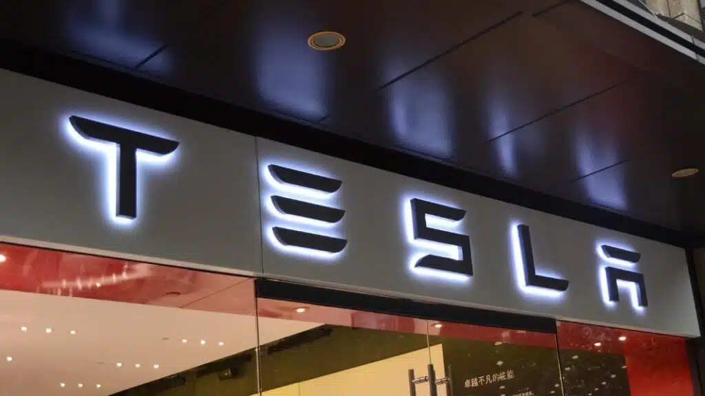 led vs neon sign Beauty STC