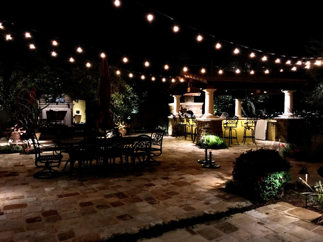 outdoor cafe lighting